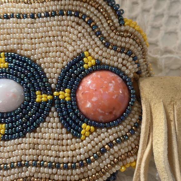 Handcrafted beaded hair accessory with great detail - Picture 4 of 8